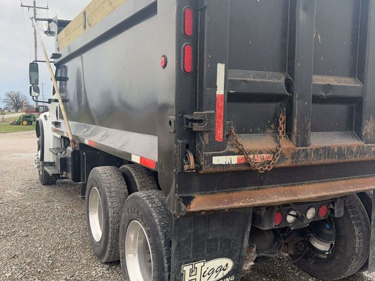 2009-freightliner-business-class-m2-106-image-11