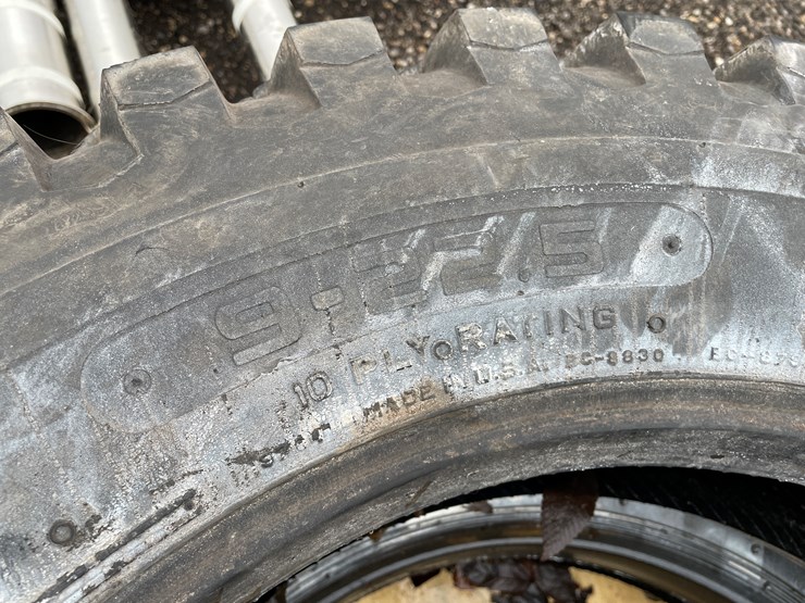 #3053-•-(2)-commuter-tires-image-5