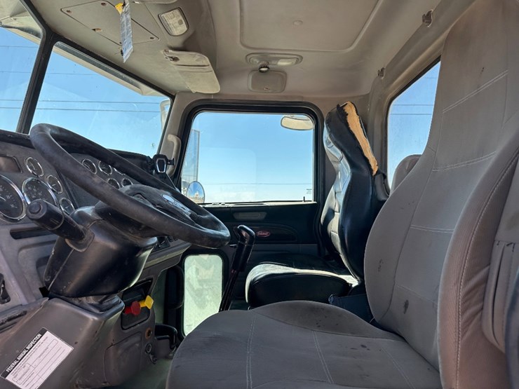 2012-peterbilt-386-image-11