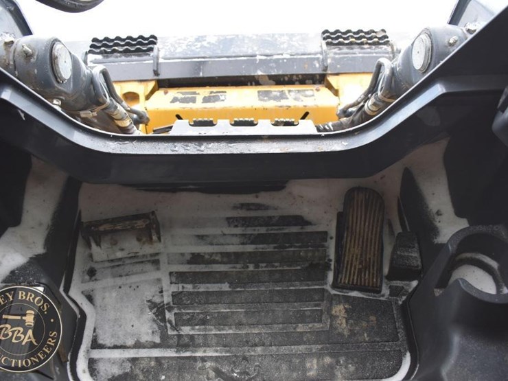 2020-deere-333g-image-52