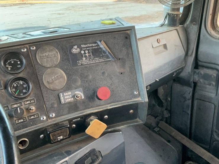 1989-mack-dm690s-image-11