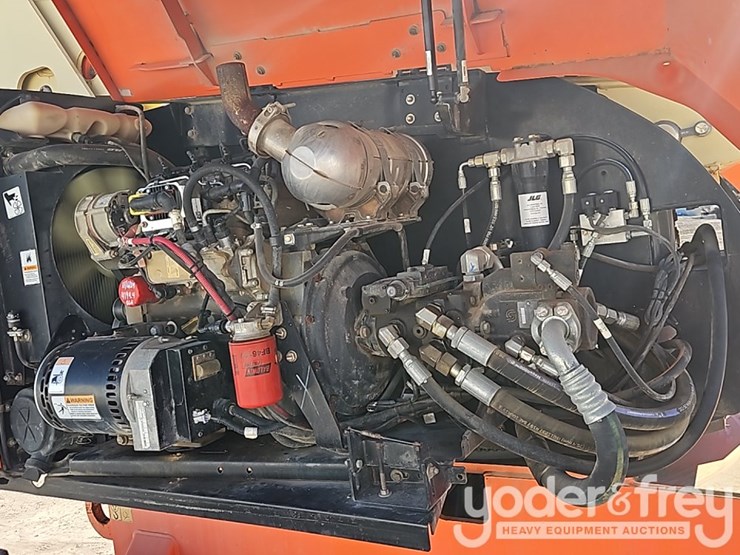 2016-jlg-800s-image-20