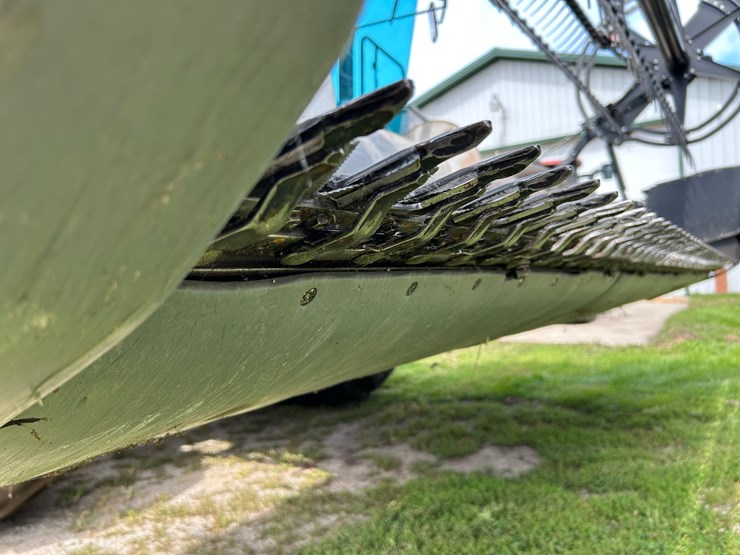 gleaner-15’-grain-table-image-7