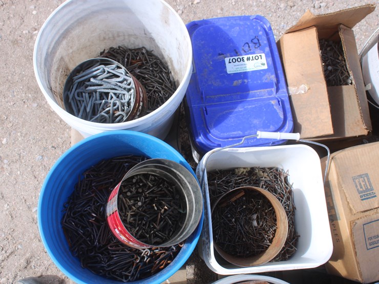 #3007-•-pallet-with-large-assortment-of-nails-and-staples-image-3