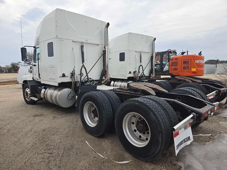 2019-mack-anthem-64t-image-4