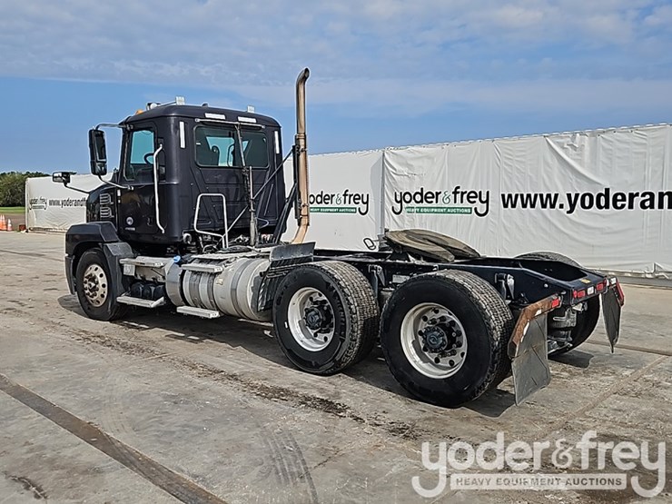 2021-mack-mack-anthem-t64-6x4-truck-tractor,-day-cab,-mp-7-425hp-diesel-engine,-automatic-m-drive-transmission-image-4