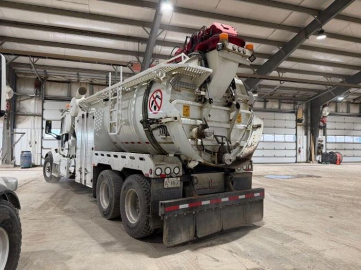 2017-peterbilt-567-image-6