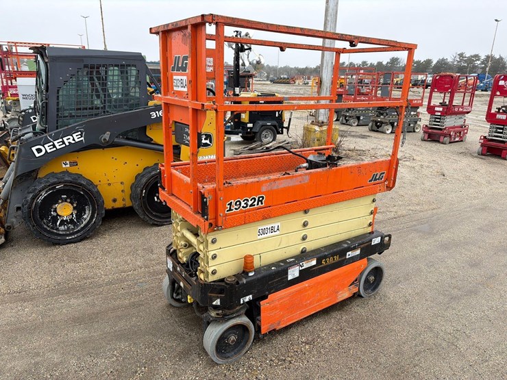 2017-jlg-1932r-image-1