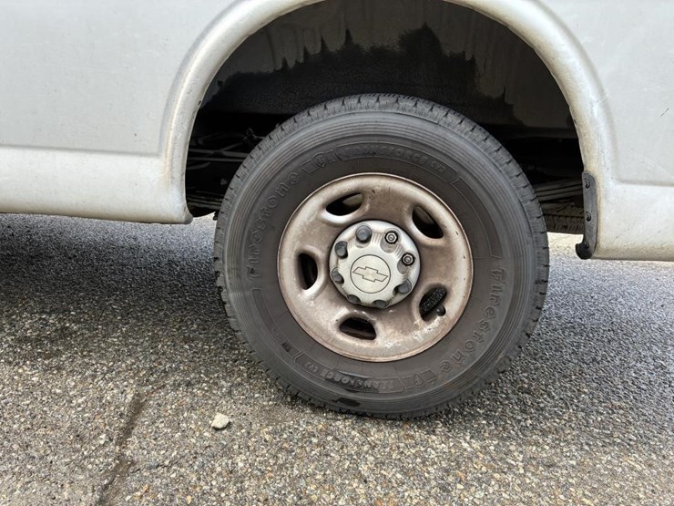 2018-chevrolet-express-2500-image-5