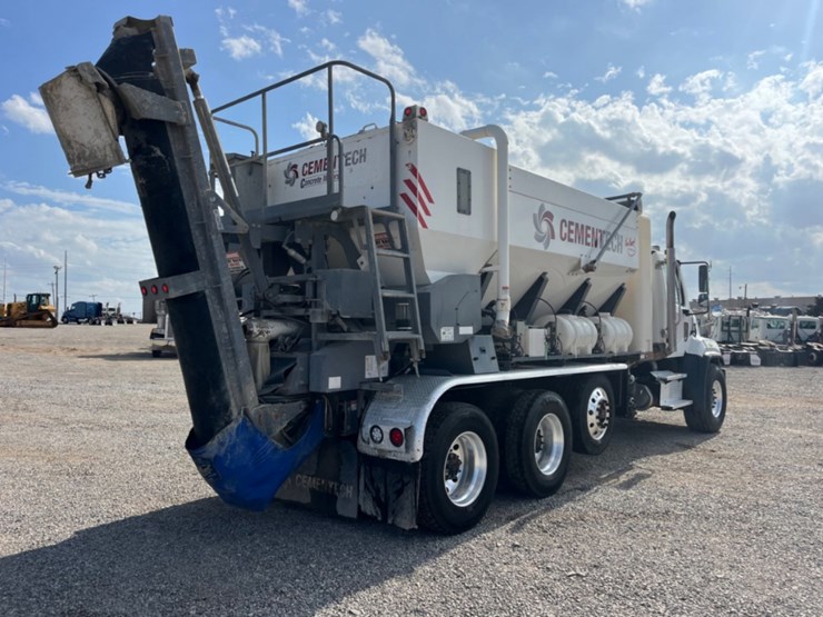 2020-freightliner-114sd-image-5