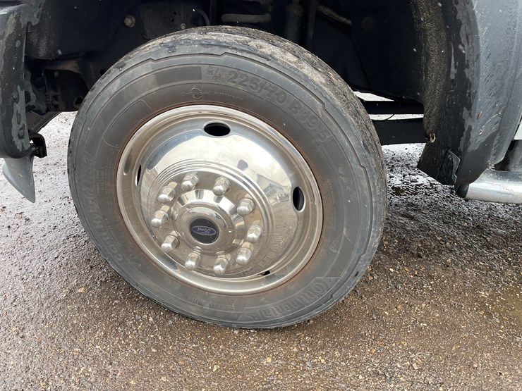 2014-ford-f550-xl-image-9