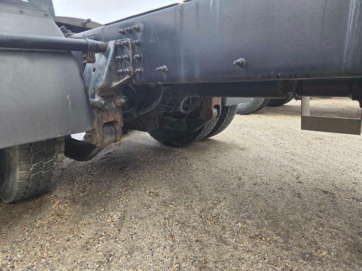 2019-mack-anthem-64t-image-11