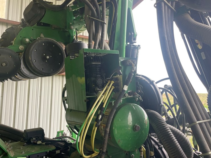 john-deere-1725-image-21