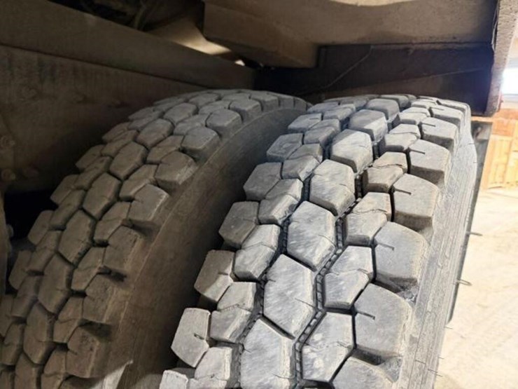 2017-peterbilt-567-image-66