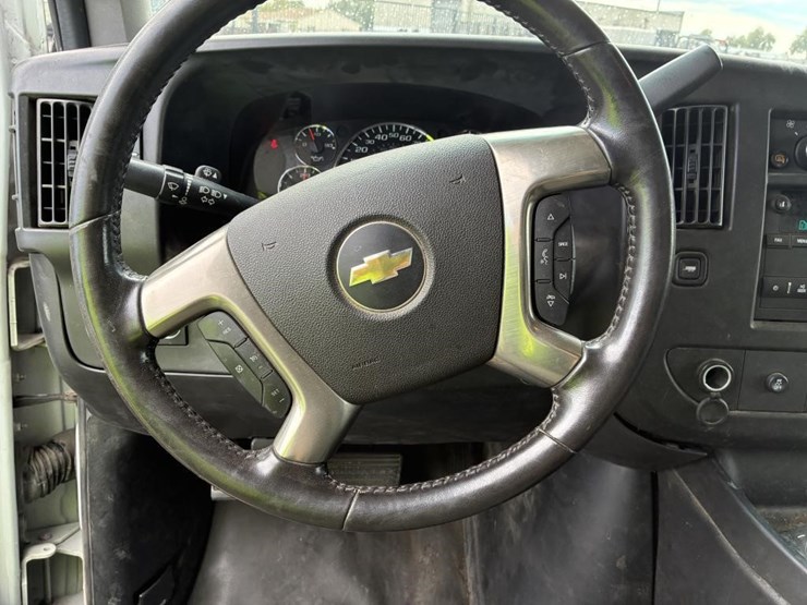 2018-chevrolet-express-2500-image-12