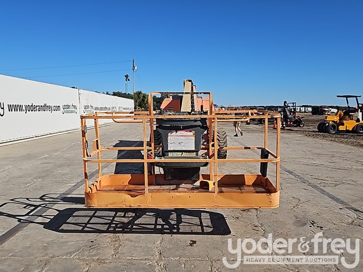 2016-jlg-800s-image-17