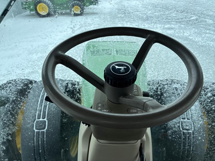 2011-john-deere-8335r-image-60
