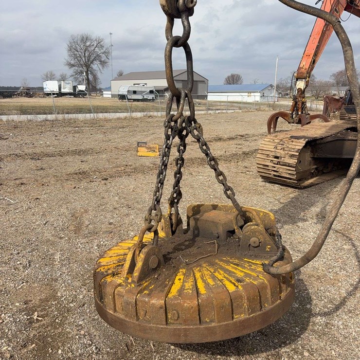 Magnet Hyd. Anman 48'' , (If a bid is placed on either Lot 7 Komatsu Excavator or lot 8 Hyd. Magnet with less than 2 minutes left, both items extend by 2 minutes. They sell separately and are separate lots!)