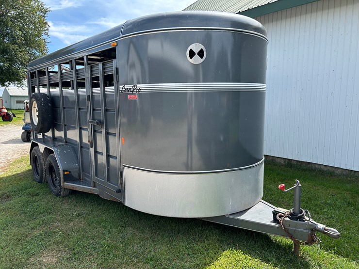 corn-pro-livestock-trailer-image-1