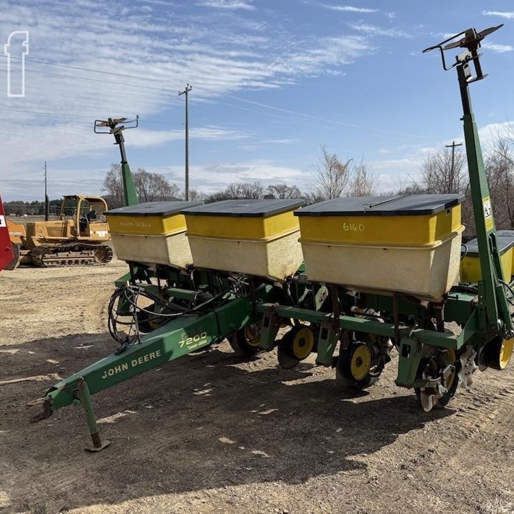 1993 JOHN DEERE 7200