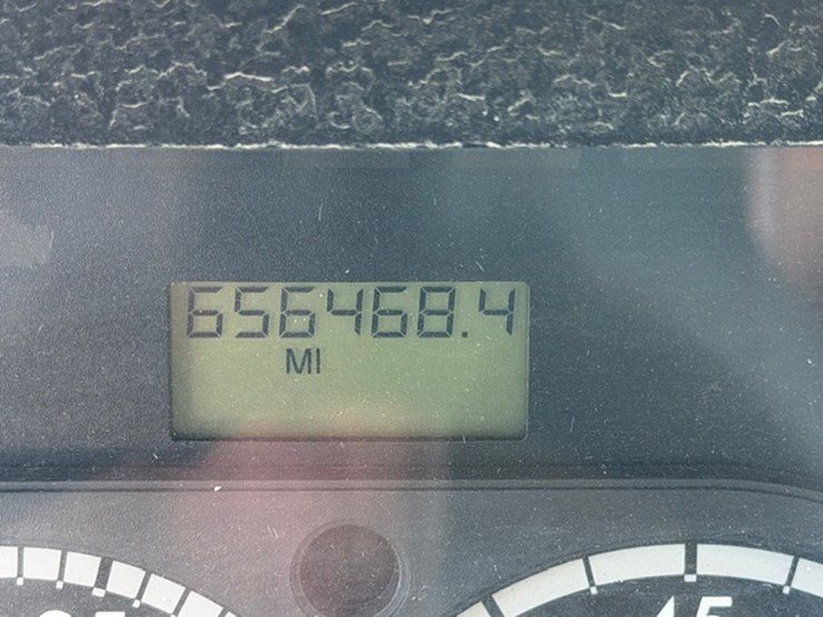 2013-freightliner-cascadia-113-image-31