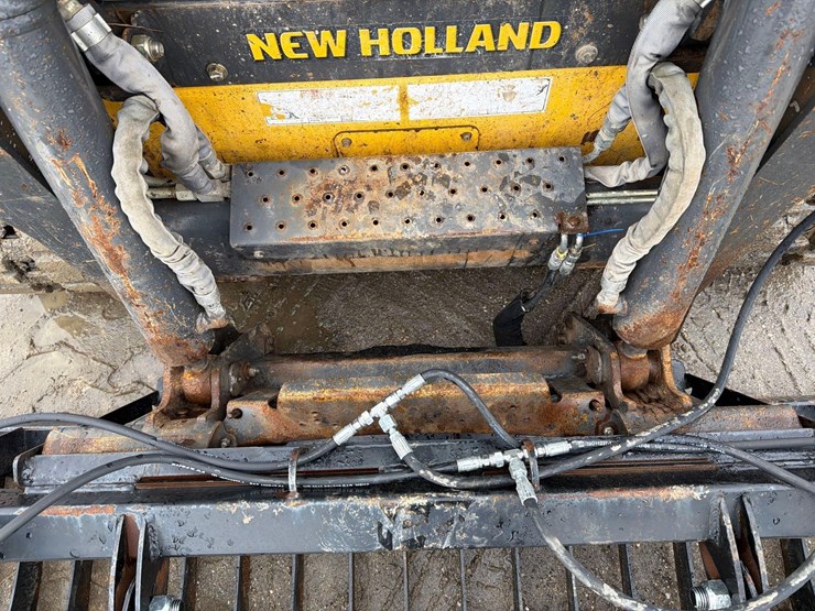 2019-new-holland-c237-image-11