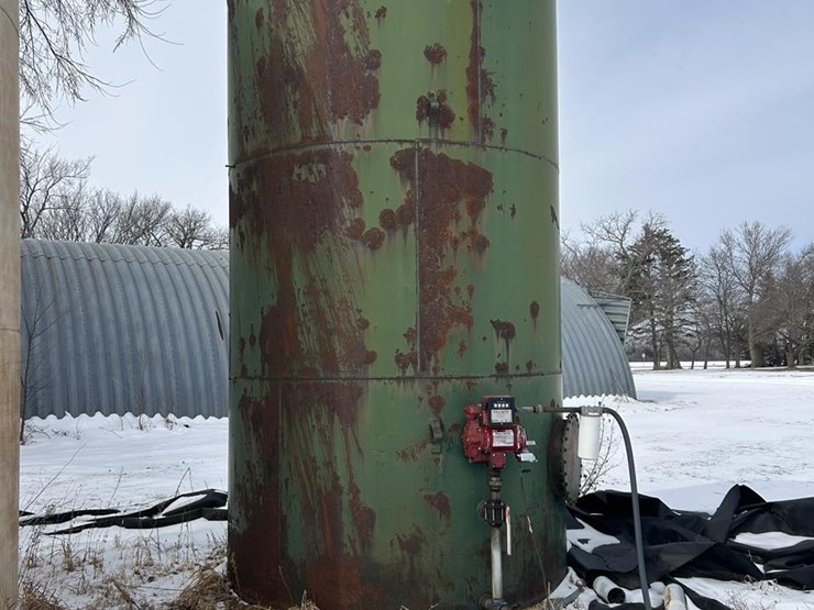 8000-fuel-tank-w/pump-image-1