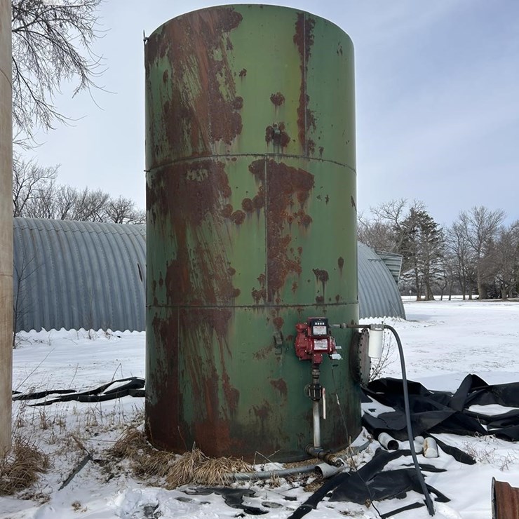 8000 FUEL TANK W/PUMP