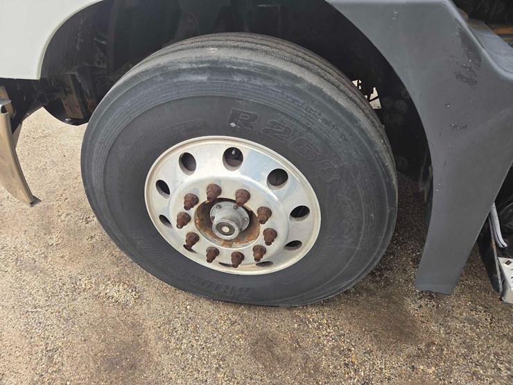 2019-mack-anthem-64t-image-9