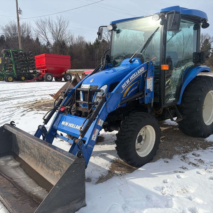 2013 NEW HOLLAND BOOMER 3050
