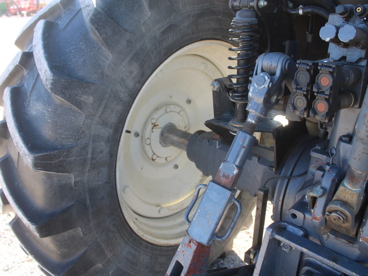 new-holland-tm125-image-39