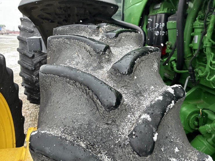 2011-john-deere-8335r-image-39