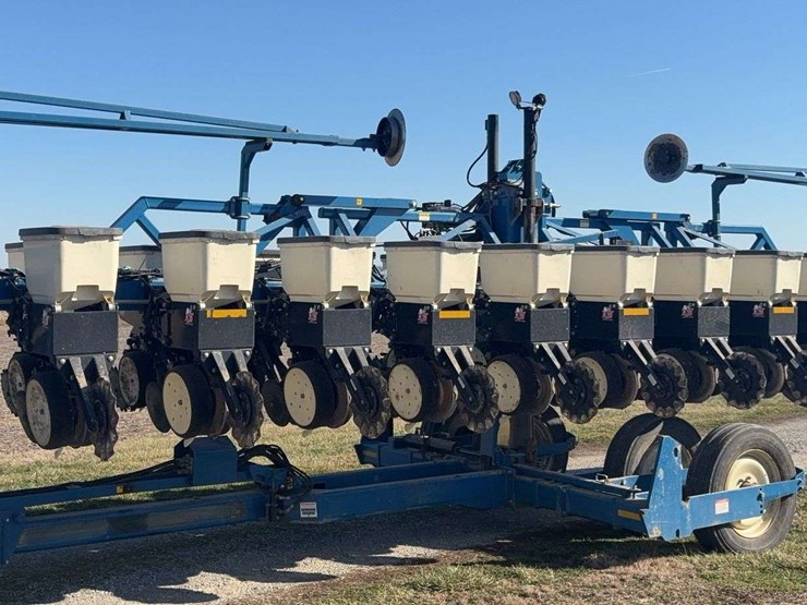 2009-kinze-3600-image-1