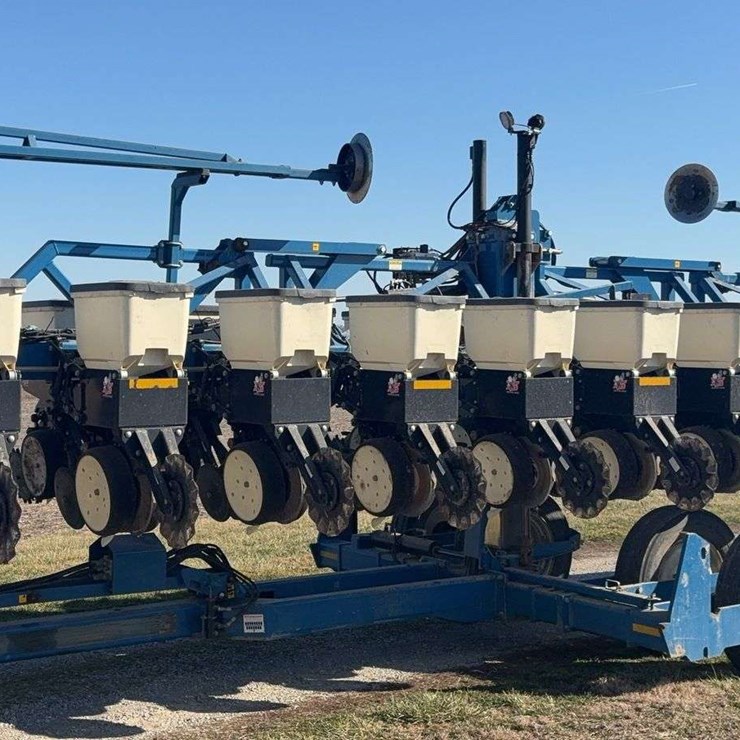 2009 KINZE 3600