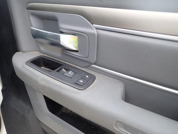 2015-dodge-ram-1500-image-38