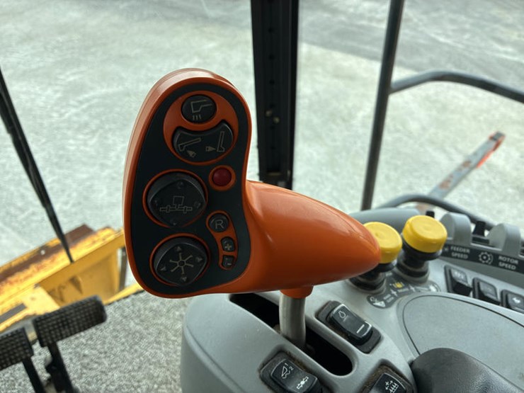 2009-new-holland-cr9060-image-95