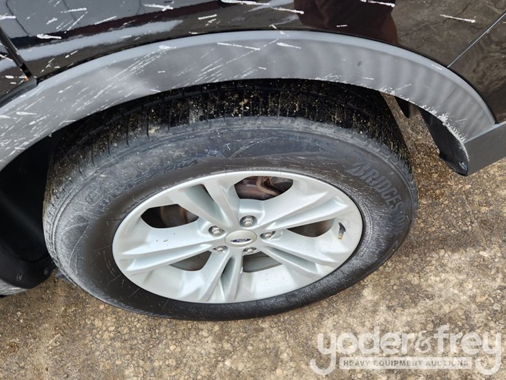 2016-ford-explorer-image-12