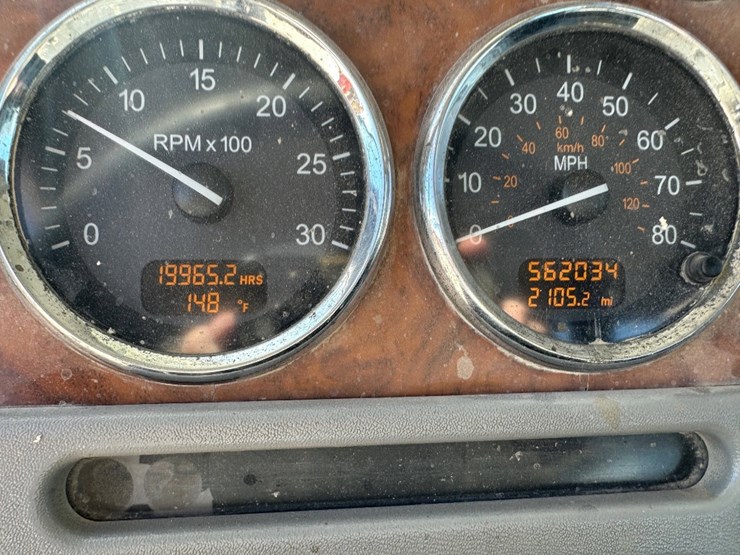 2008-peterbilt-365-image-14