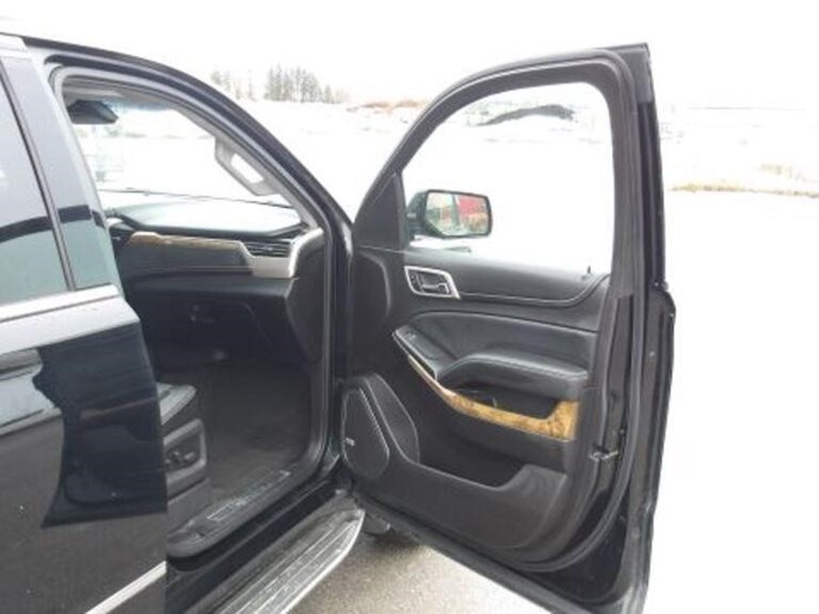 2016-gmc-yukon-denali-image-36