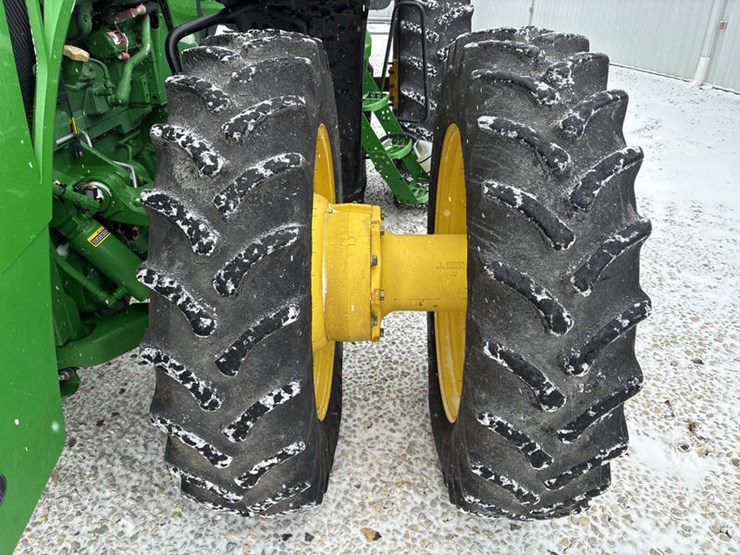 2011-john-deere-8335r-image-35