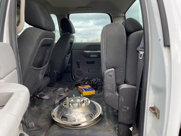 2012-chevrolet-3500-image-41