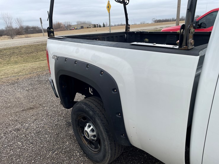 2012-chevrolet-2500hd-image-17