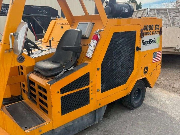 dickson-ind.-4080-sx-turbo-blast-asphalt-surface-prep-machine-image-1