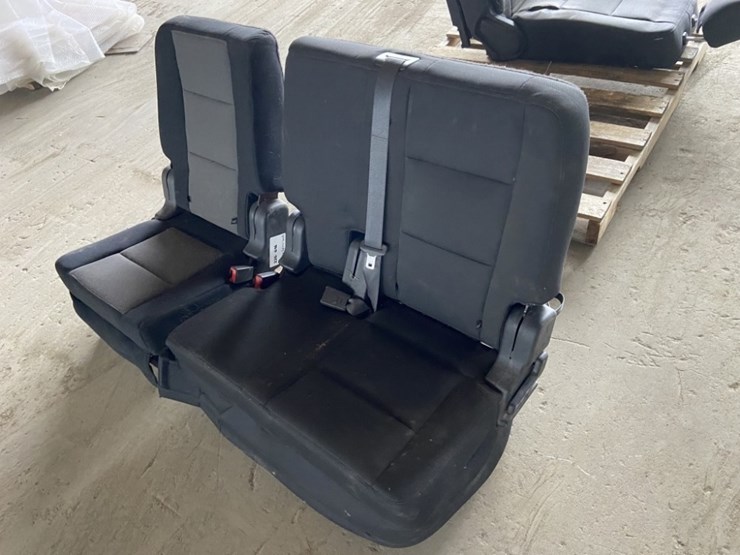 2015-ford-explorer-image-13