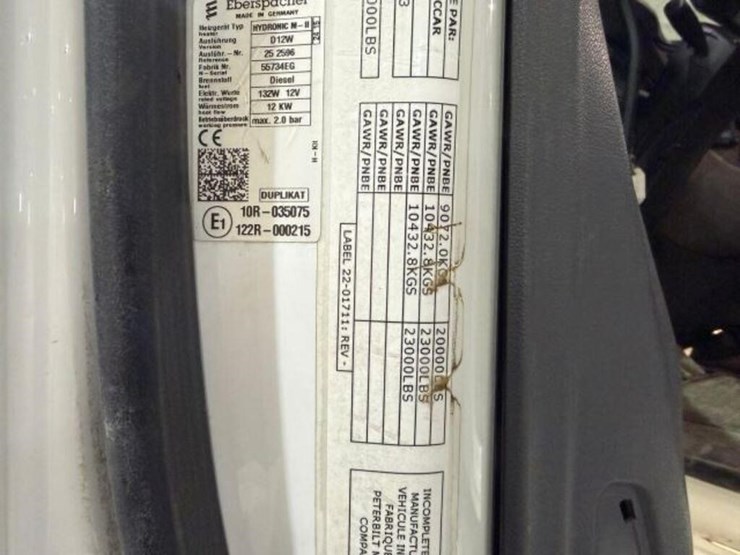 2017-peterbilt-567-image-12