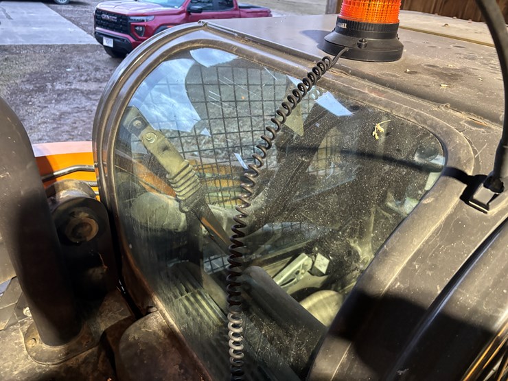 2012-case-sv300-image-14