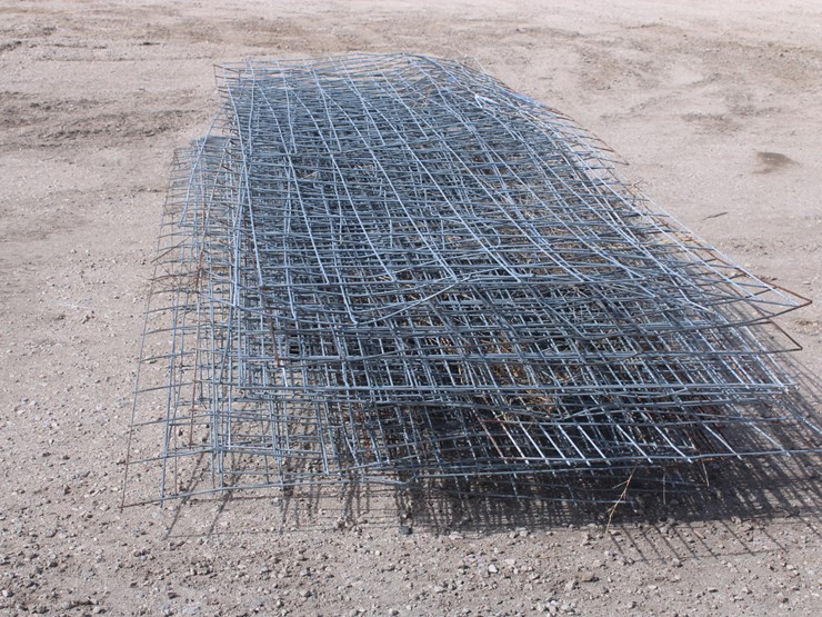 #2085-•-metal-rack-with-approx-30-used-wire-panels-of-assorted-lengths-image-6