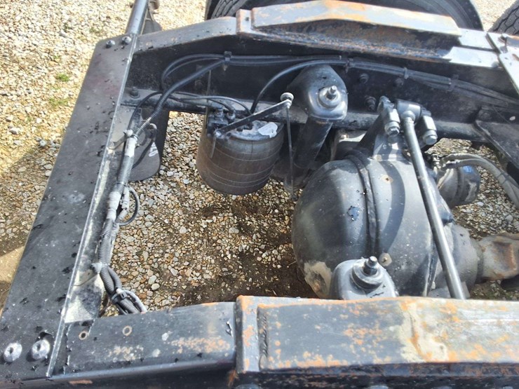 2016-peterbilt-579-image-37