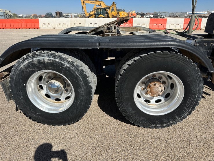 2012-peterbilt-386-image-6