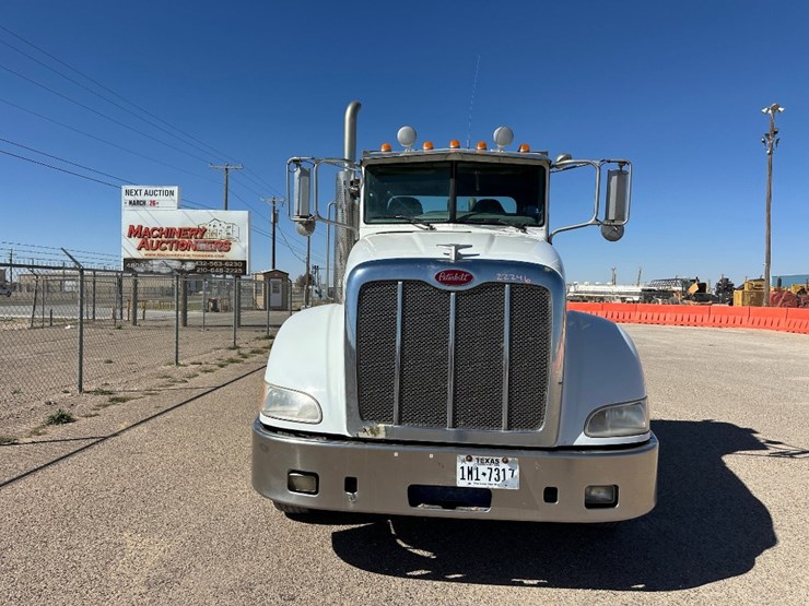 2012-peterbilt-386-image-2